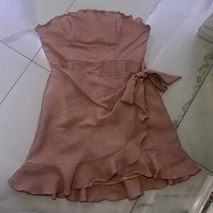 Chic Strapless Dress with Bow Detail
